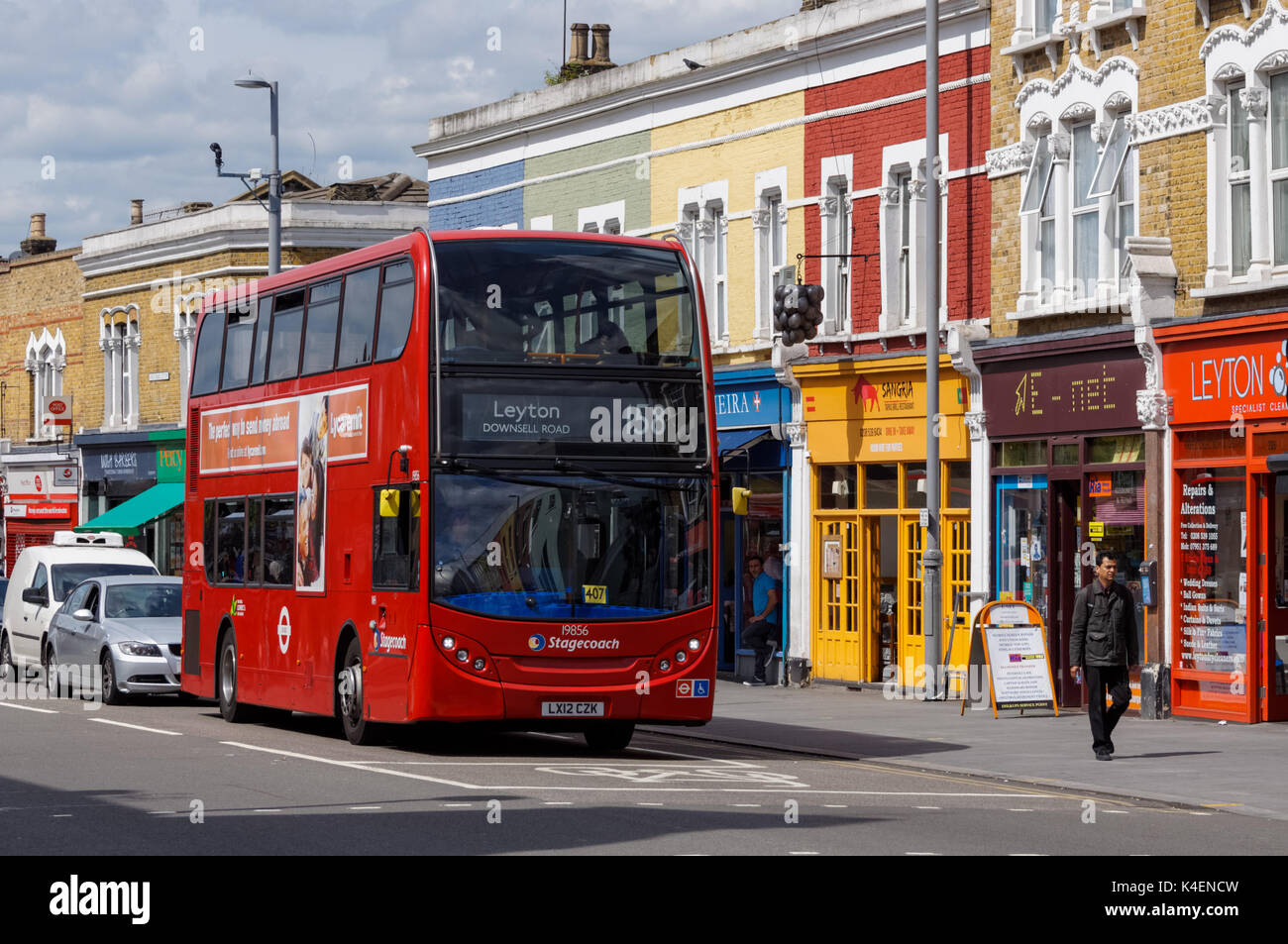 Geschäfte auf der Hohe Straße Leyton, London, England, Vereinigtes Königreich, Großbritannien Stockfoto