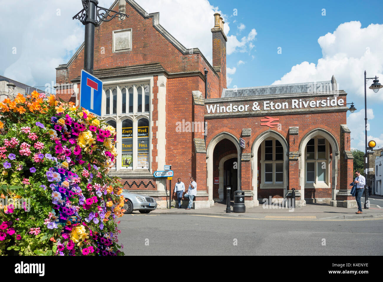 Eingang zum Windsor & Eton Riverside Bahnhof, Hof, Windsor, Berkshire, England, Vereinigtes Königreich Stockfoto