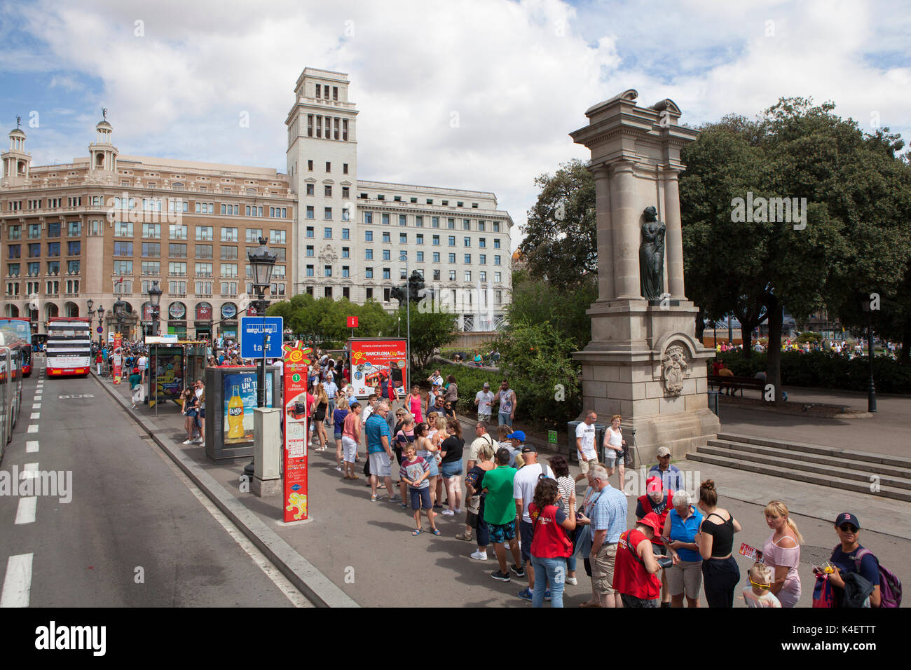 Plaça de Catalunya in Barcelona die Hauptstadt und größte Stadt Kataloniens, in Spanien, und die zweitgrößte Gemeinde Stockfoto
