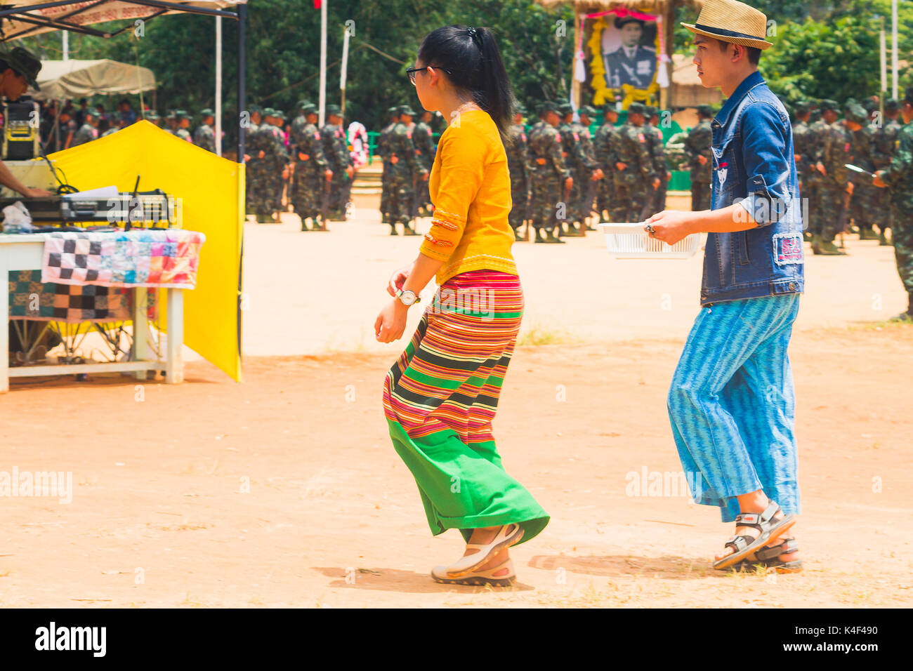 Staat Shan Armee (SSA), Burma - 21. Mai: Nicht identifizierte Personen Dress Up wunderschön im Staat Shan Armee Tag am 21. Mai 2017 Loi Kaw Wan, Burma. Stockfoto