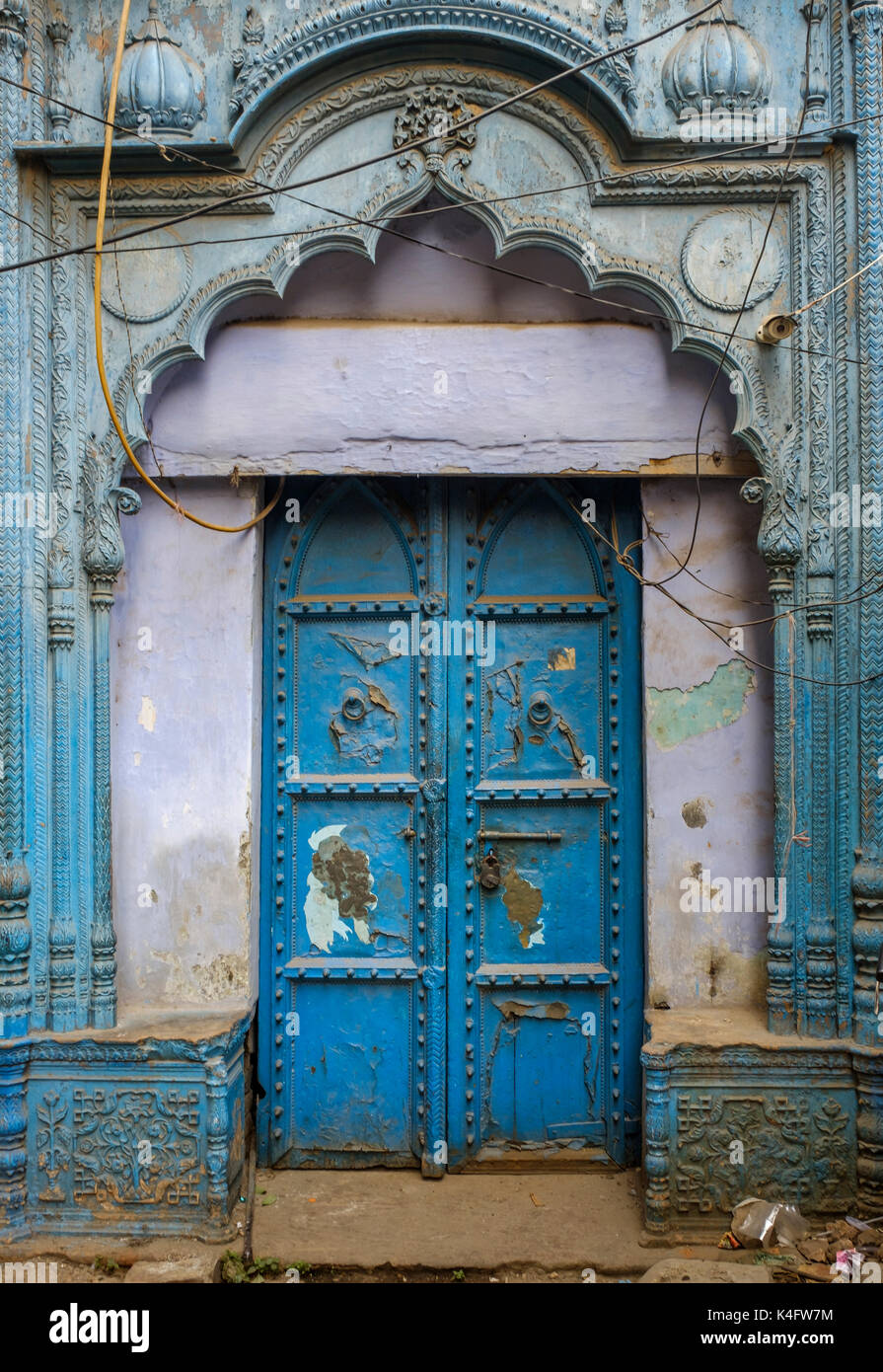 NEW DELHI, INDIEN - ca. Oktober 2016: alte Tür in Delhi. Stockfoto