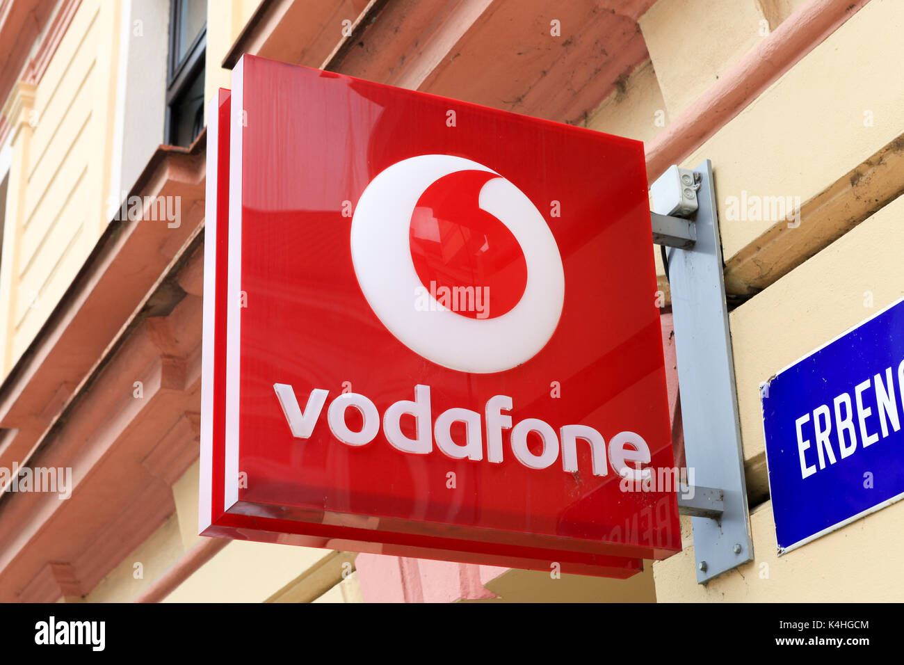 Vodafone-Logo. Vodafone Group ist ein britisches Telekommunikationsunternehmen mit Hauptsitz in London und Sitz in Newbury, Berkshire. Stockfoto