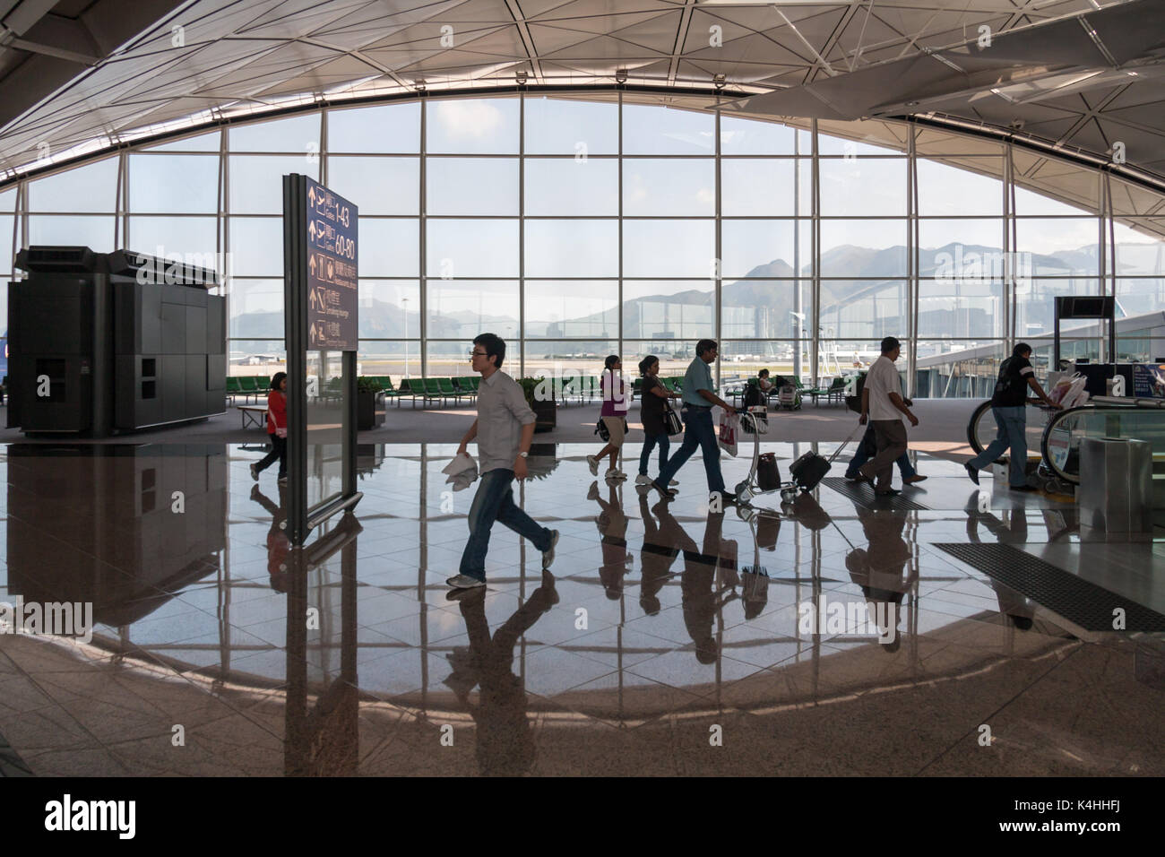 Menschen in Bewegung Flughafen Hong Kong Stockfoto