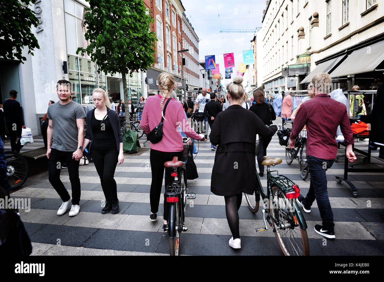 Die lebendige Fußgängerzone Innenstadt in Aarhus, Dänemark Stockfoto