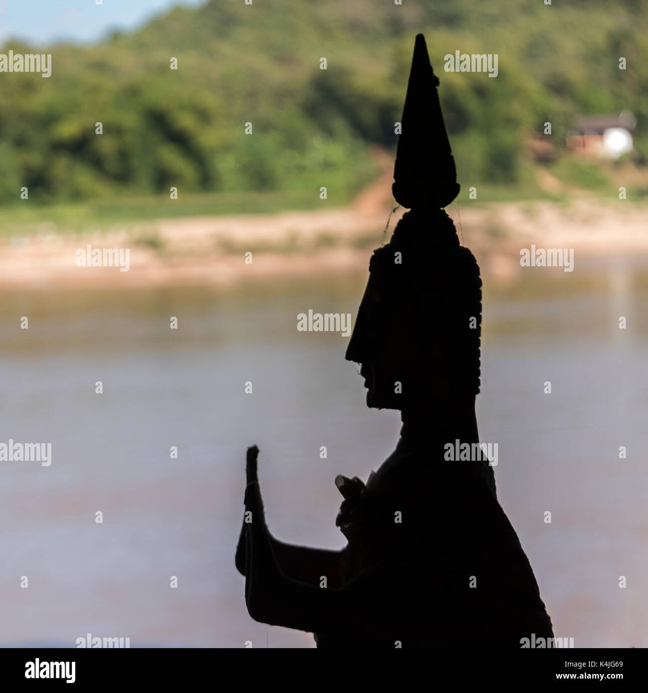 Silhouette von Buddha Statue, Pak Ou Bezirk, Luang Prabang, Laos Stockfoto