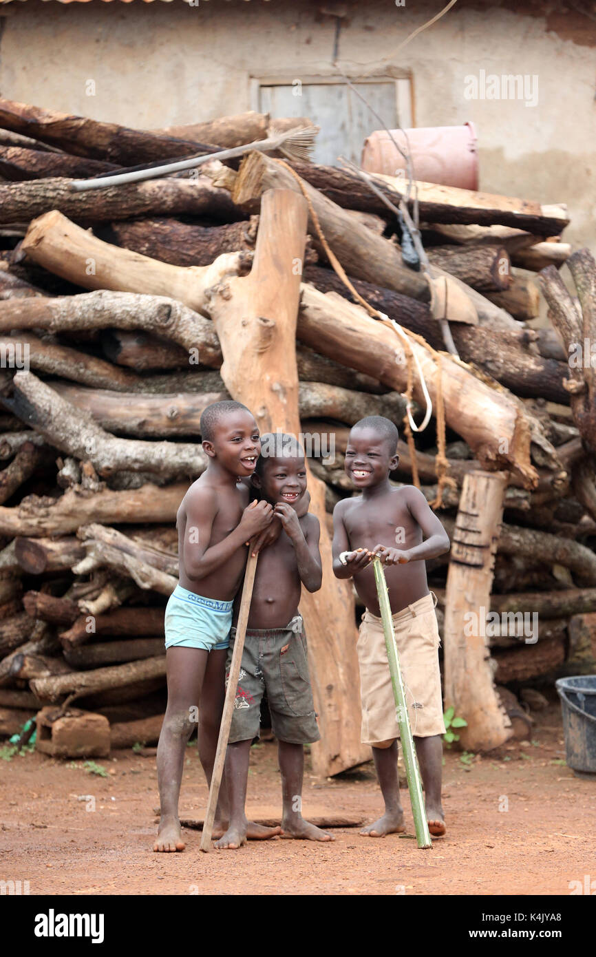 Afrikanische Kinder in einem Dorf, Sotouboua, Togo, Westafrika, Afrika Stockfoto