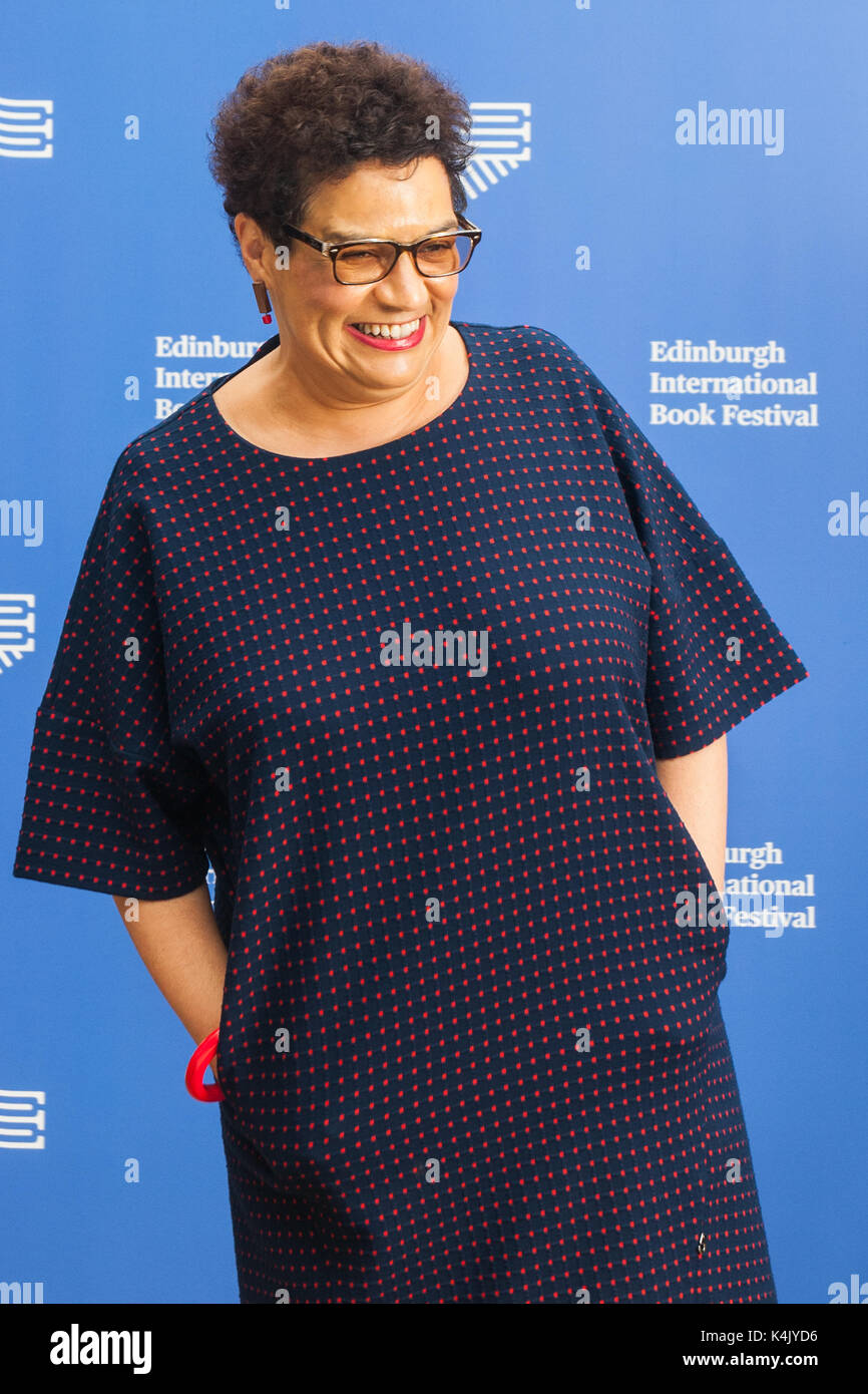 Schottische Dichter und Romancier jackie Kay besucht einen Fotoauftrag während des Edinburgh International Book Festival am 12. August 2017 in Edinburgh, Schottland. Stockfoto