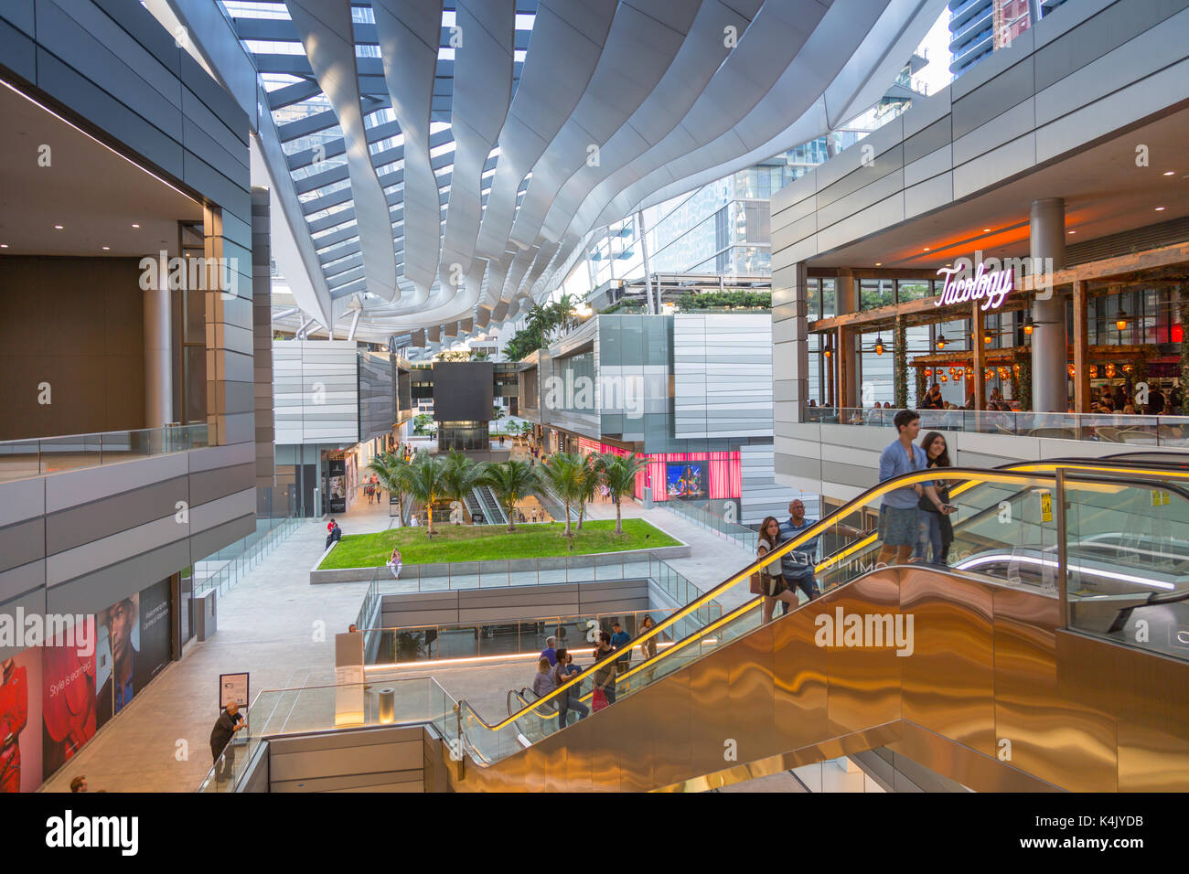 Interieur von Brickell City Centre Einkaufszentrum in der Innenstadt von Miami, Miami, Florida, Vereinigte Staaten von Amerika, Nordamerika Stockfoto
