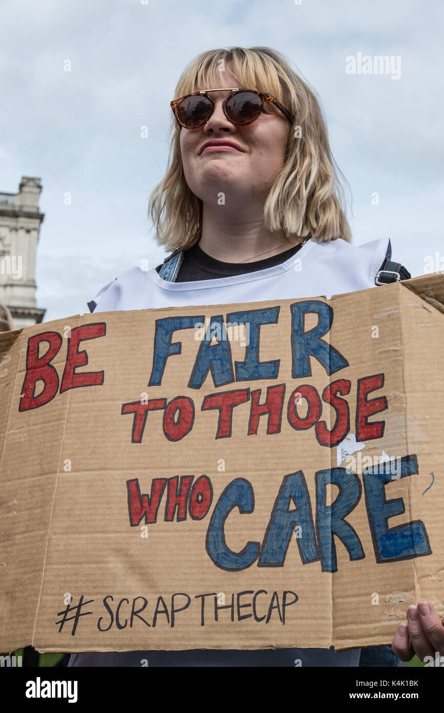 London, Großbritannien. 6. Sep 2017. In einem Protest durch die königliche Hochschule der Krankenpflege organisiert, Krankenschwestern sammelten in Central London zu protestieren gegen die Regierungen den öffentlichen Sektor Pay Gap fortgesetzt. Quelle: David Rowe/Alamy leben Nachrichten Stockfoto