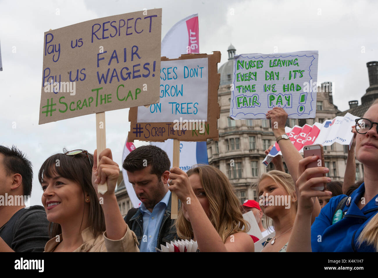 RCN Kappe Rallye: Parliament Square, London UK Schrott. 6. September 2017. RCN (Royal Collage der Krankenpflege), Mitglieder der Bühne eine Kundgebung der britischen Regierung, dass die Zeit der GAP auf die Pflege zahlen zu Schrott zu erzählen. Quelle: Steve Parkins/Alamy leben Nachrichten Stockfoto