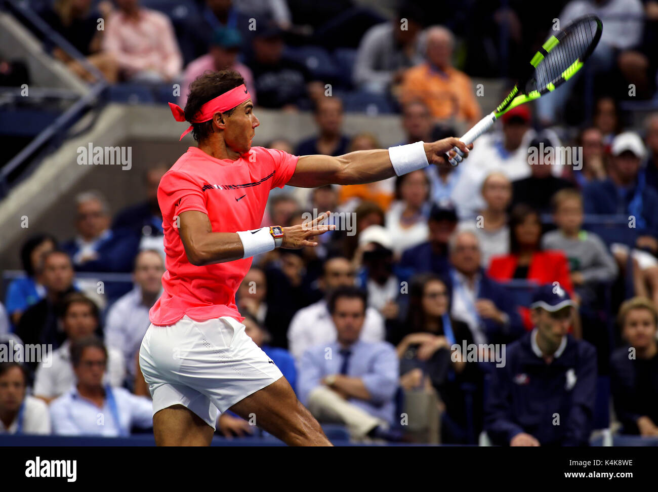 New York, Vereinigte Staaten. 06 Sep, 2017. US Open Tennis: New York, den 6. September, 2017 - Rafael Nadal aus Spanien in Aktion gegen Andrej Rublev in Russland während ihrer Viertel Finale bei den US Open in Flushing Meadows, New York. Nadal gewann in zwei Sätzen zu den Halbfinalen Credit: Adam Stoltman/Alamy Leben Nachrichten zu gelangen Stockfoto