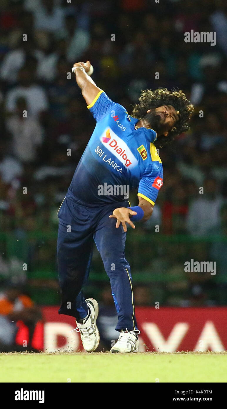 Colombo, Sri Lanka. 6 rechts Sept, 2017. Sri Lankan cricketer Lasith Malinga liefert die Kugel während der 20 20 International Cricket Match zwischen Sri Lanka und Indien an R Premadasa Stadium in Colombo am 6. September 2017. Credit: Pradeep Dambarage/Alamy leben Nachrichten Stockfoto