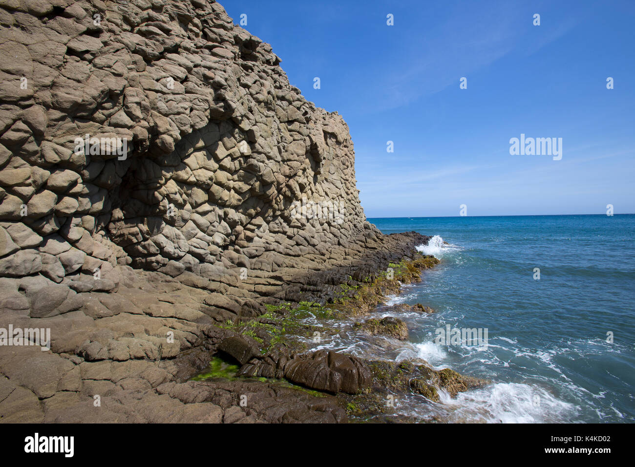 Felsen am Playa de Monsul, Naturschutzgebiet Cabo De Gata, San Jose, Andalusien, Spanien Stockfoto