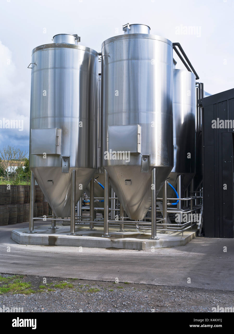 dh Black Isle Brewery MUNLOCHY ROSS CROMARTY Lagerung in Edelstahl Tank Mikro Brauerei Schottland Bottich Bier Gärtanks Stockfoto