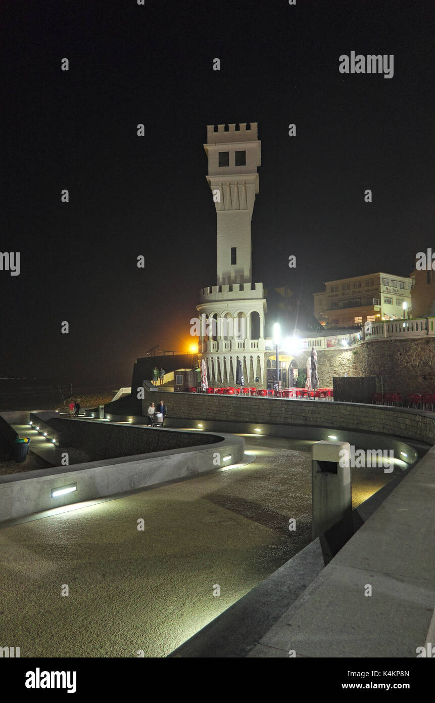 Santa Cruz Beach bei Nacht in Silveira, Portugal Stockfoto