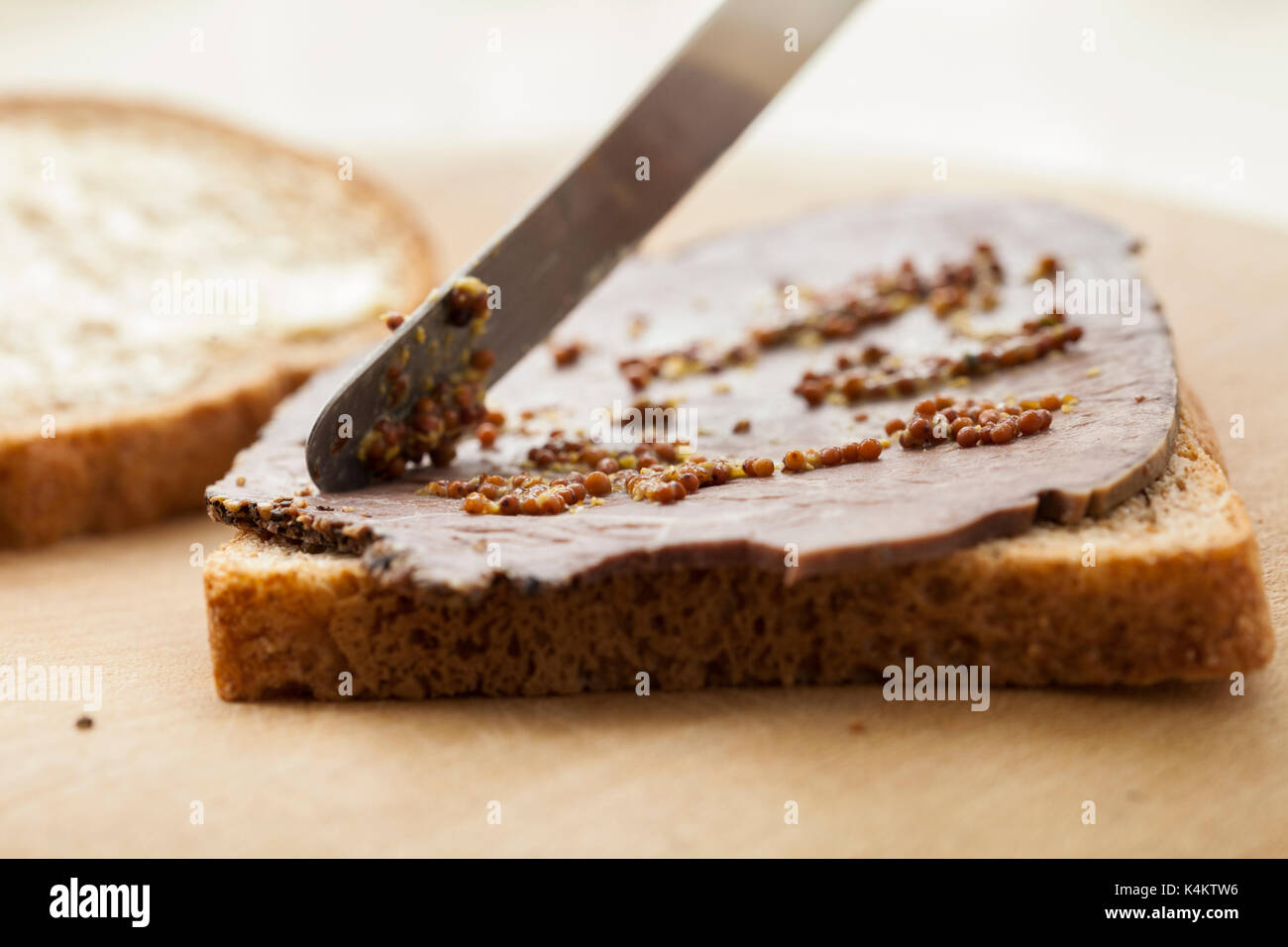 Sandwich mit vollkornbrot -Fotos und -Bildmaterial in hoher Auflösung ...