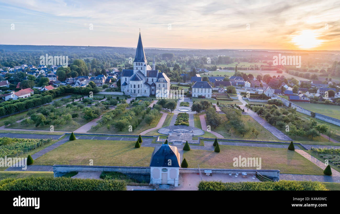 France, seine-Maritime (76), Saint-Martin-de-Boscherville, abbaye Saint-Georges de Boscherville le soir (vue aérienne) // Frankreich, seine-Maritime, Sain Stockfoto