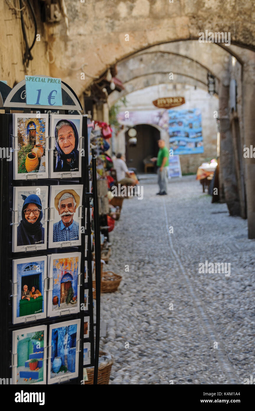 Straße in der Altstadt von Rhodos, Griechenland. Stockfoto