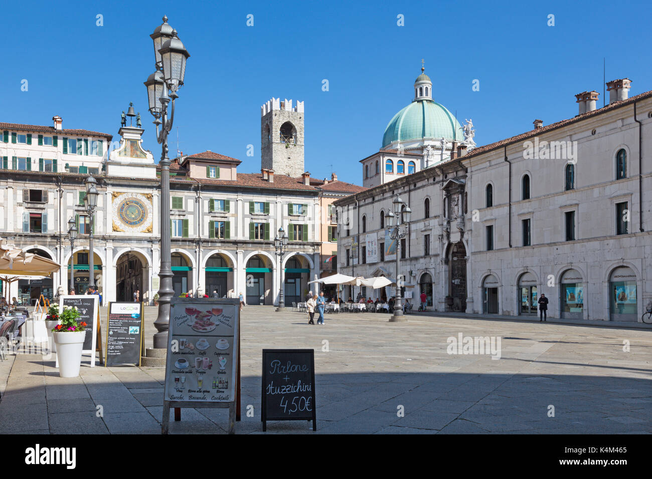 BRESCIA, Italien - 20. Mai 2016: Das Panorama der Piazza della Loggia Quadrat. Stockfoto