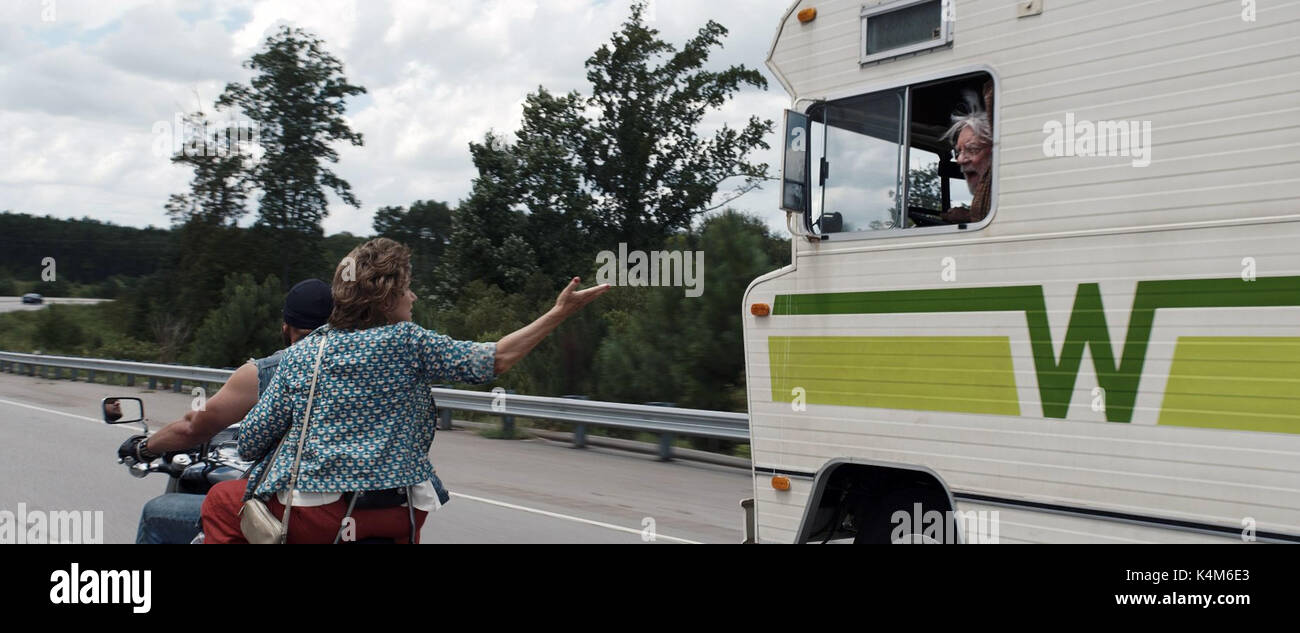 Der Sucher ist ein Italiener road movie 2017 von Paolo Virzì, der auch seine erste volle Englisch Regie Film. Der Film basiert auf der 2009 gleichnamigen Roman von Michael Zadoorian basiert. Es Sterne Donald Sutherland und Helen Mirren. Dieses Foto ist nur für den redaktionellen Gebrauch bestimmt und unterliegen dem Copyright der Film Company und/oder der Fotograf durch den Film oder die Produktion Firma zugewiesen und kann nur reproduziert durch Veröffentlichungen im Zusammenhang mit der Förderung der oben genannten Film. Eine obligatorische Gutschrift auf dem Film Firma ist erforderlich. Der Fotograf sollte auch angerechnet werden, wenn k Stockfoto