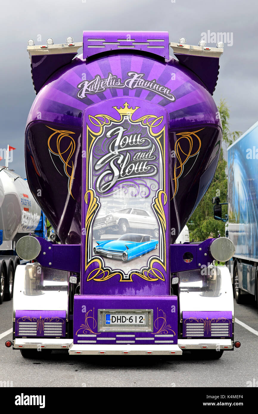 Lempaala Finnland 13 August 2017 Die Neuen Super Lkw Mercedes Benz Actros Lowrider Von Kuljetus Auvinen Gesehen Bei Regnerischem Wetter Auf Einem Lkw St Geparkt Stockfotografie Alamy