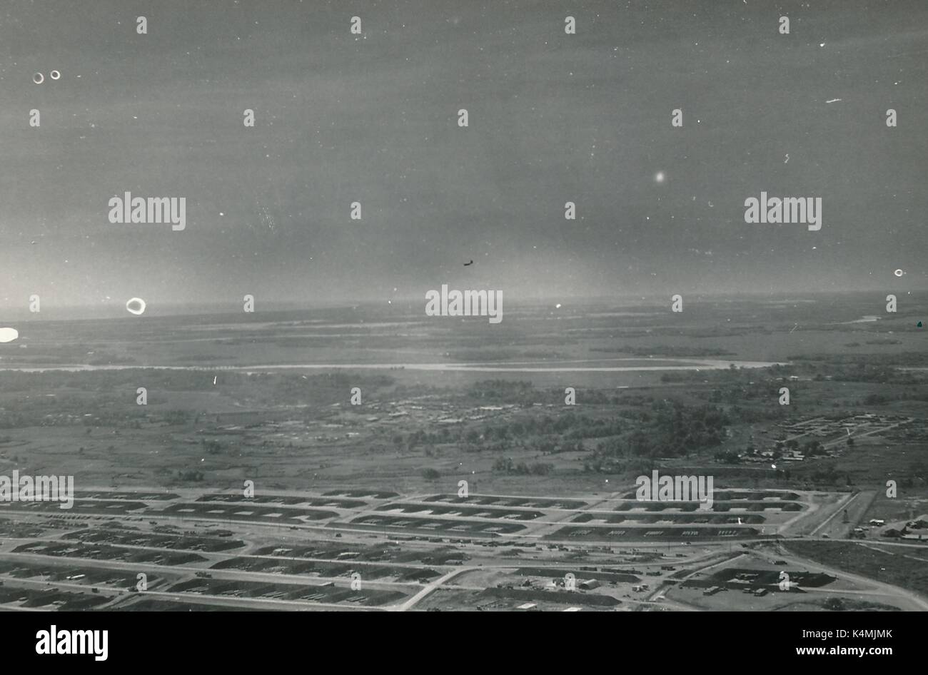 Luftaufnahme eines amerikanischen Munitionen auf einem Militärstützpunkt während des Vietnam Krieges, 1968. Stockfoto