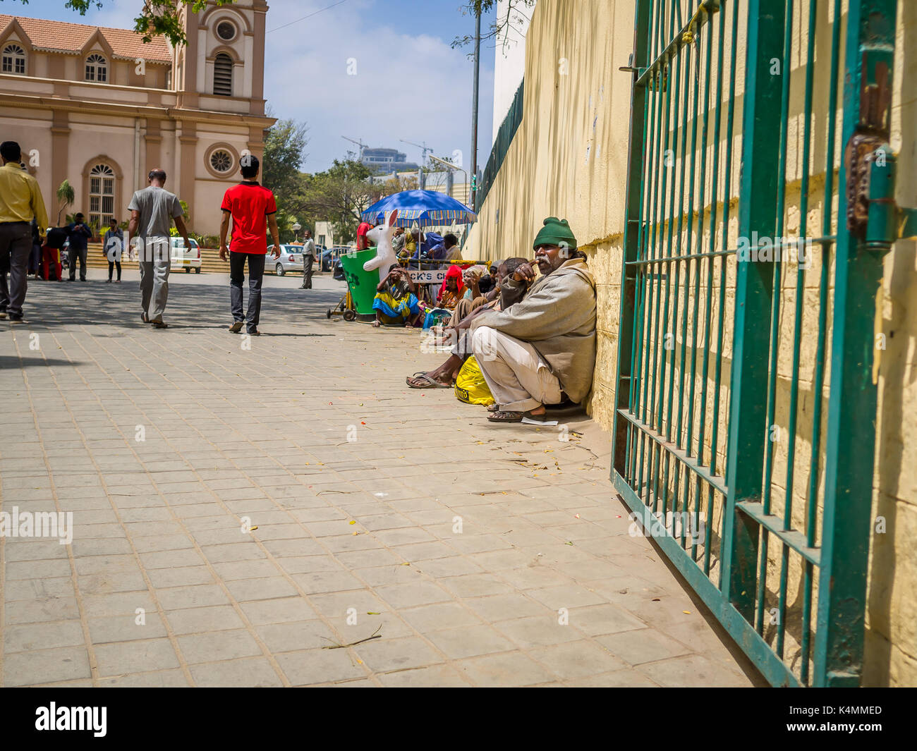 JAIPUR, INDIEN - 25. AUGUST 2017: Obdachlose in den Straßen von Indien Stockfoto
