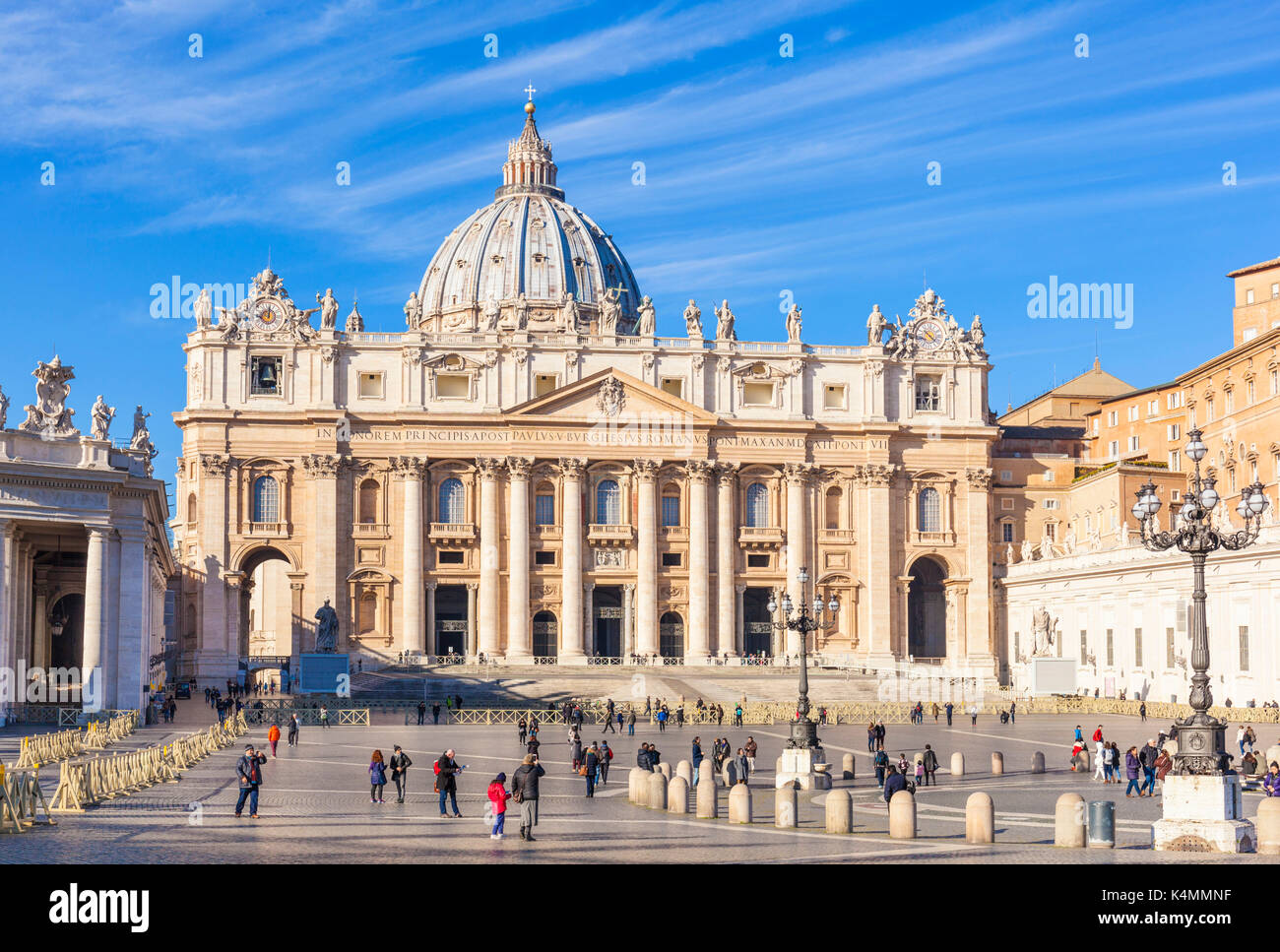 ITALIEN ROM VATIKANSTADT Petersplatz und Petersdom Vatikanstadt Rom Latium Italien EU Europa Stockfoto