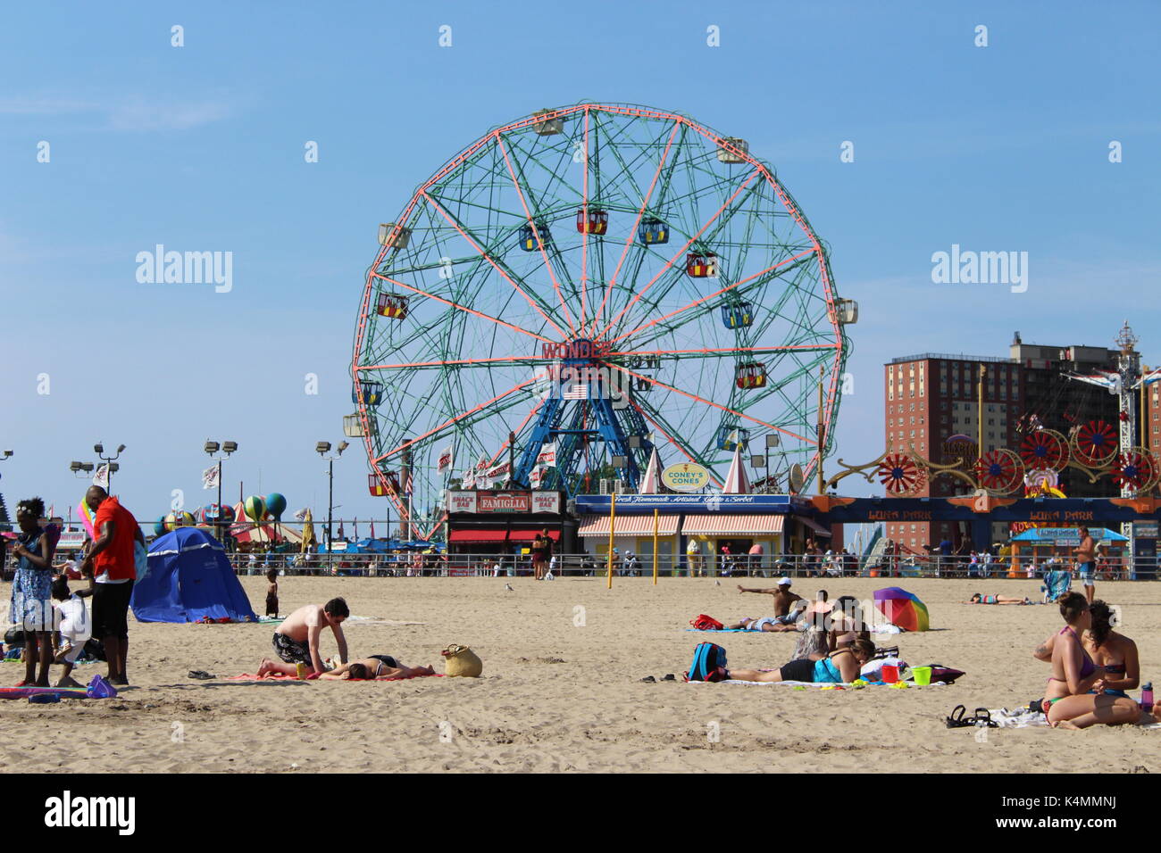 Am Strand von Coney Island. Stockfoto