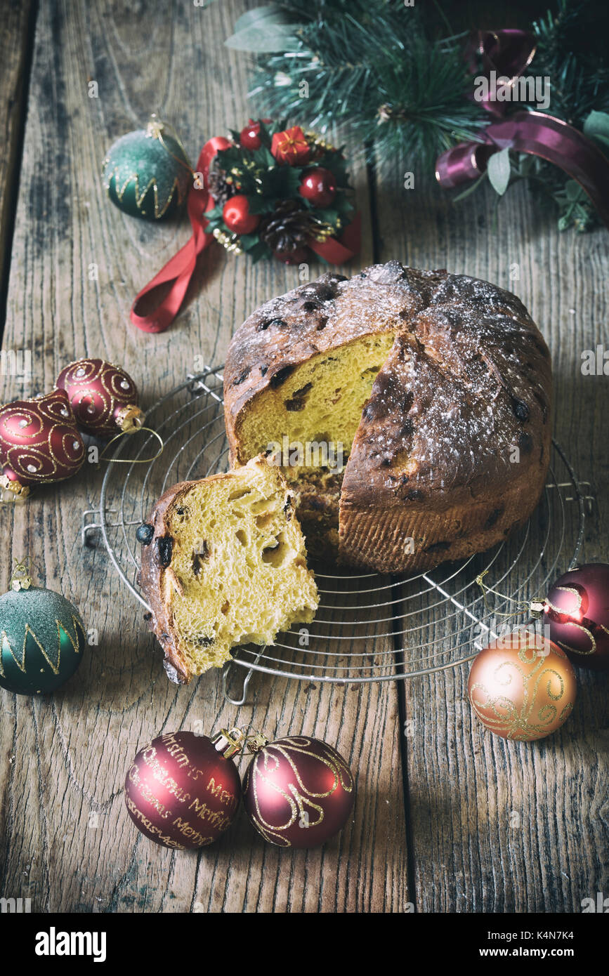 Panettone. Italienische Art süßes Brot Brot. Weihnachten essen. Angewandte vintage Filter Stockfoto