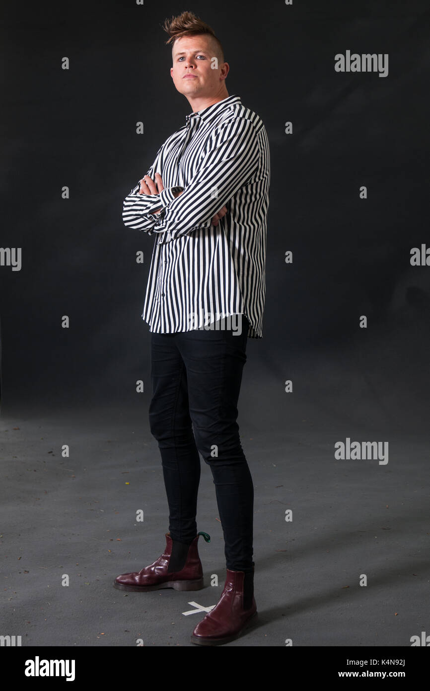 Dichter Lukas Wright besucht einen Fotoauftrag während des Edinburgh International Book Festival am 12. August 2017 in Edinburgh, Schottland. Stockfoto