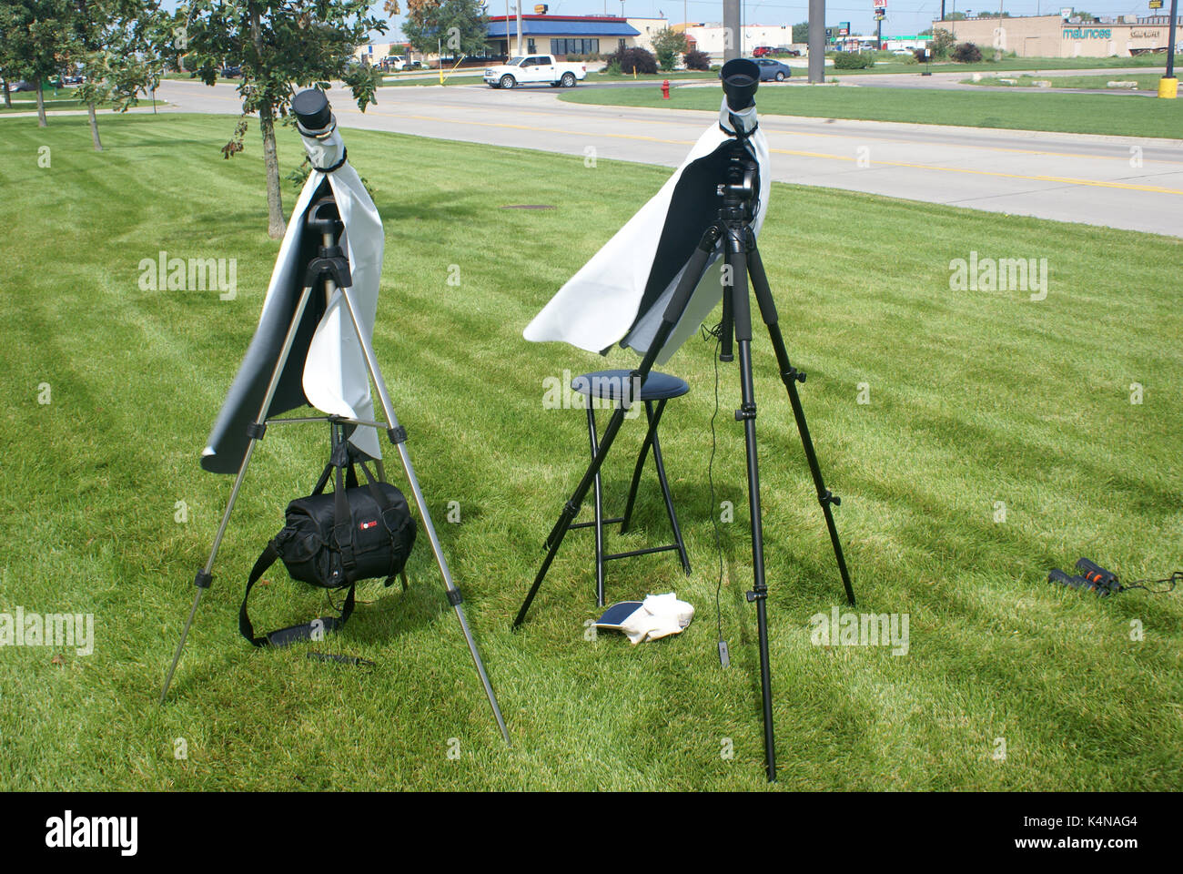 Einrichten der Kamera für Aufnahmen der Sonnenfinsternis Stockfoto