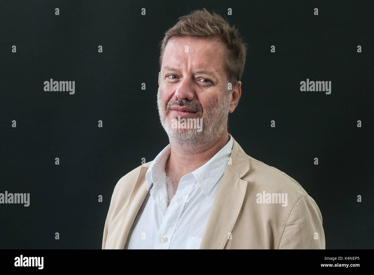 Der französische Romancier und Biologie Lehrerin alexis Jenni besucht einen Fotoauftrag während des Edinburgh International Book Festival am 12. August 2017 in Edinburgh, Stockfoto