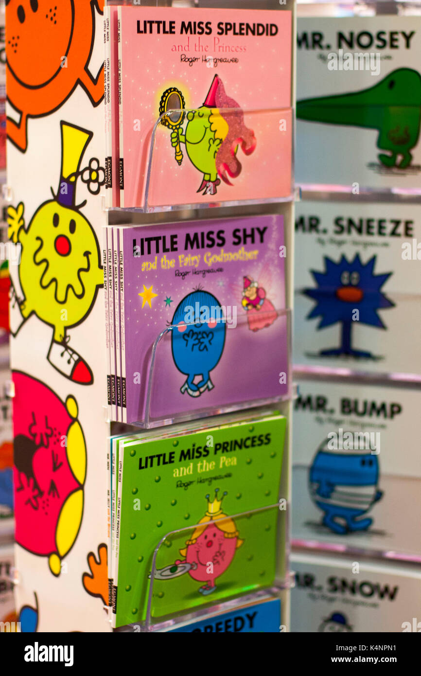 Anzeige von Herrn Männer/Fräulein Frau Bücher in einem Buchladen in Irland, Buch der Kinder Kinder Bücher lesen Konzept Kindheit Stockfoto