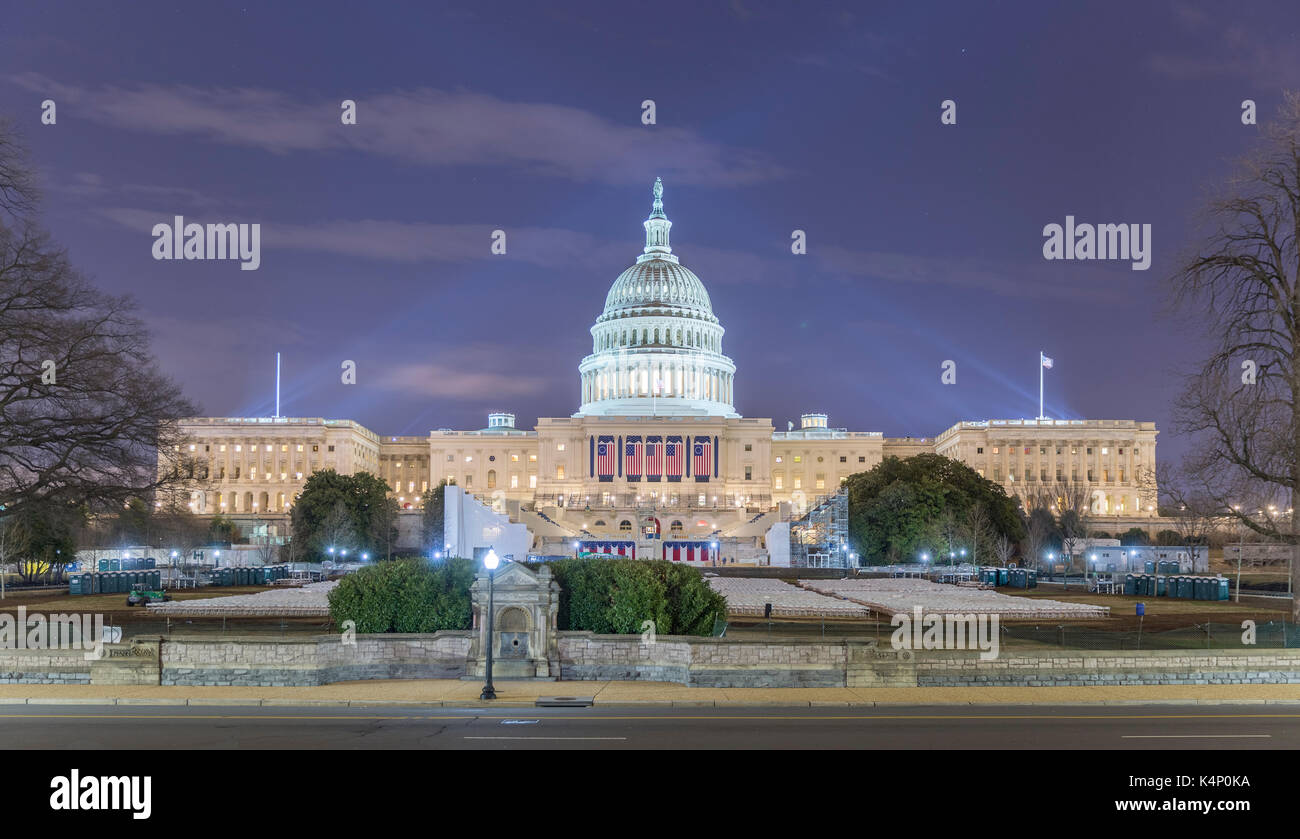 Die Westseite des US Capitol Gebäude, wie es für die 58Th presidential Einweihungsfeier vorbereitet. Die Plattform wurde erstellt und vier Stockfoto