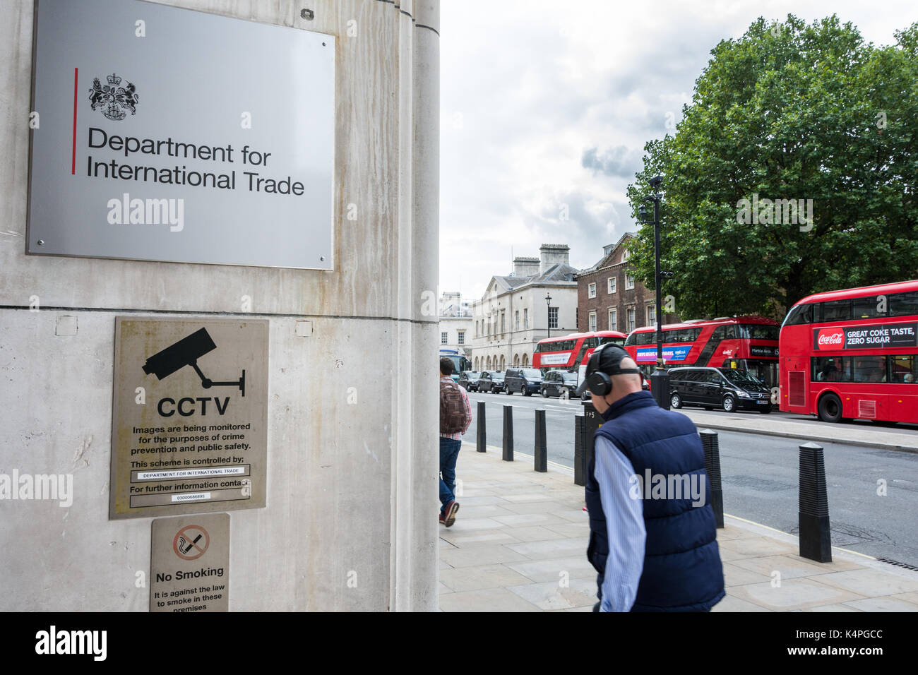 Der Eingang zu der Abteilung für Internationalen Handel (DIT), Whitehall Place, London, SW1A Stockfoto