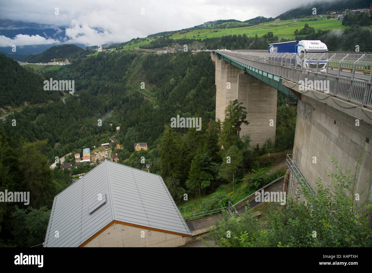 Kleines Dorf in Österreich will Brenner-Autobahn auf Jahre lahmlegen