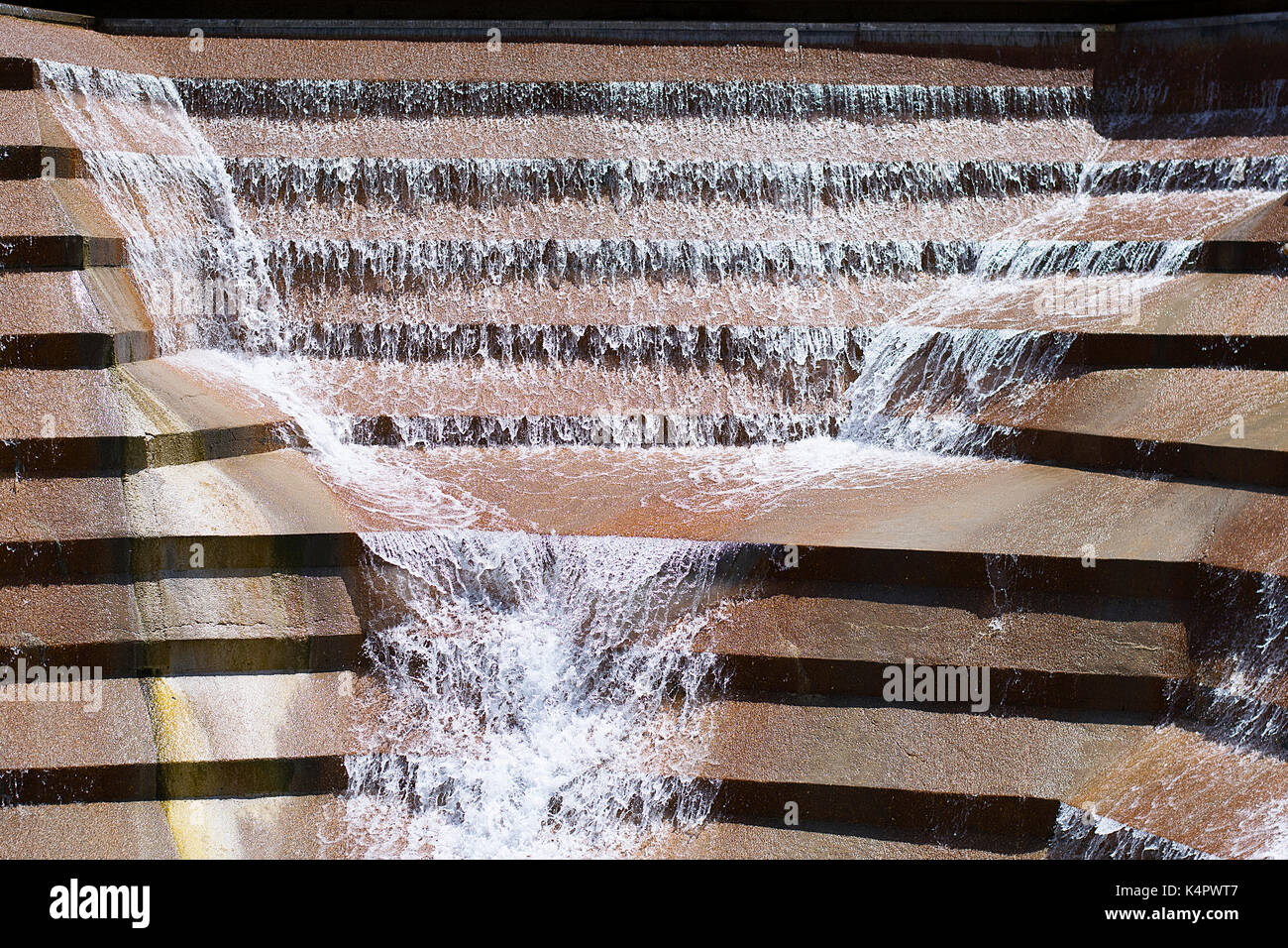 Foto von sich bewegenden Wassers am Fort Worth Water Gardens. Stockfoto