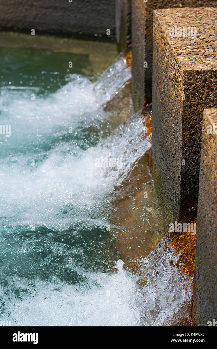 Foto von sich bewegenden Wassers am Fort Worth Water Gardens. Stockfoto