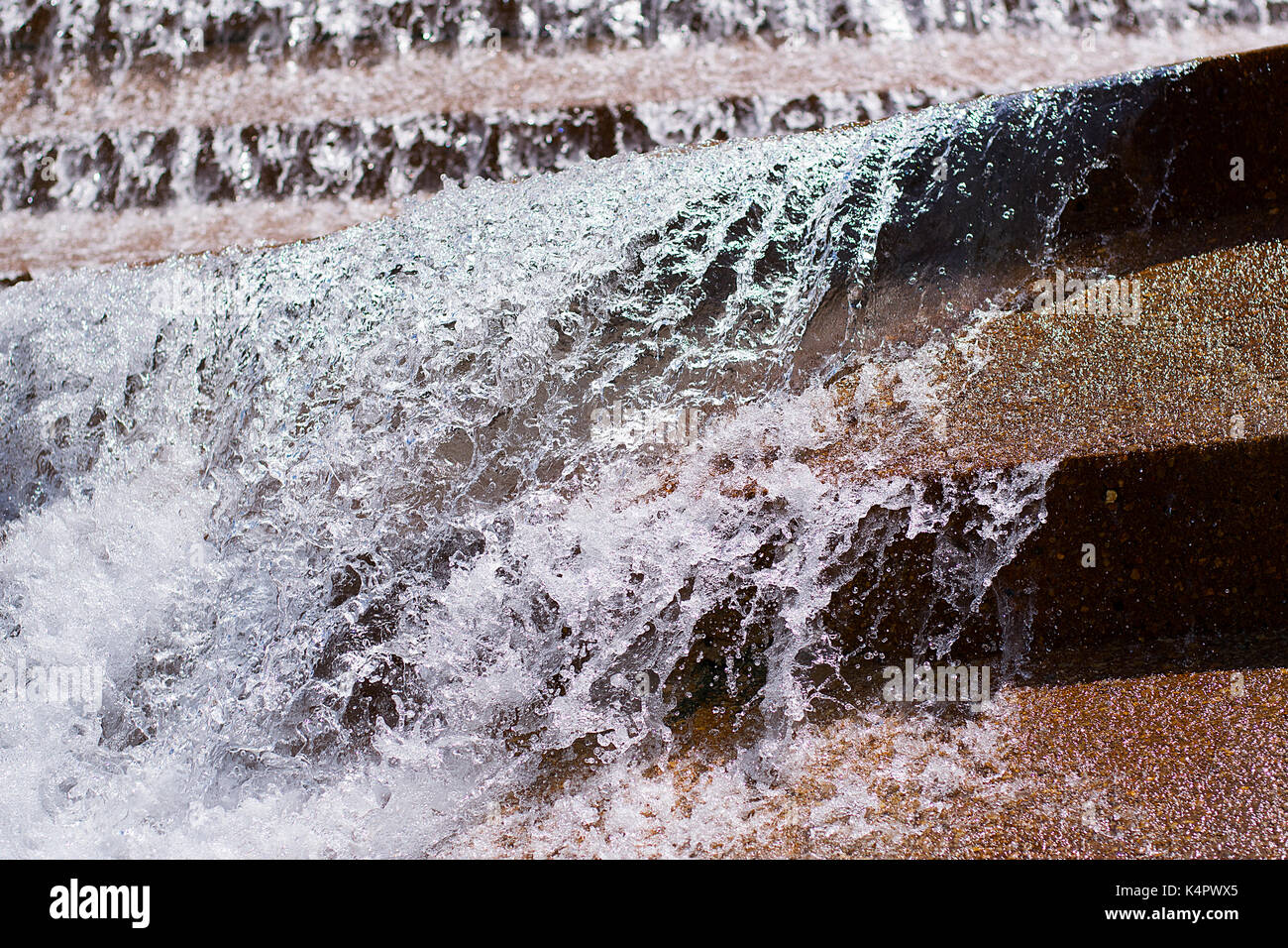 Foto von sich bewegenden Wassers am Fort Worth Water Gardens. Stockfoto
