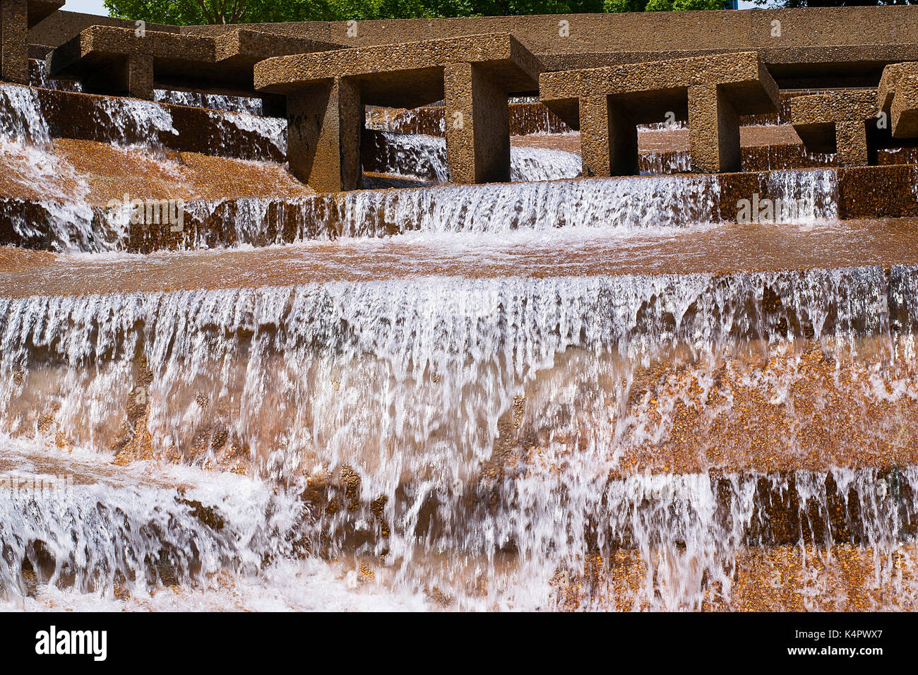 Foto von sich bewegenden Wassers am Fort Worth Water Gardens. Stockfoto