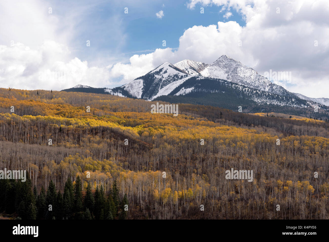 Anfang Herbst Sturm und Stuhl Berg in Gunnison National Forest, Colorado. Stockfoto