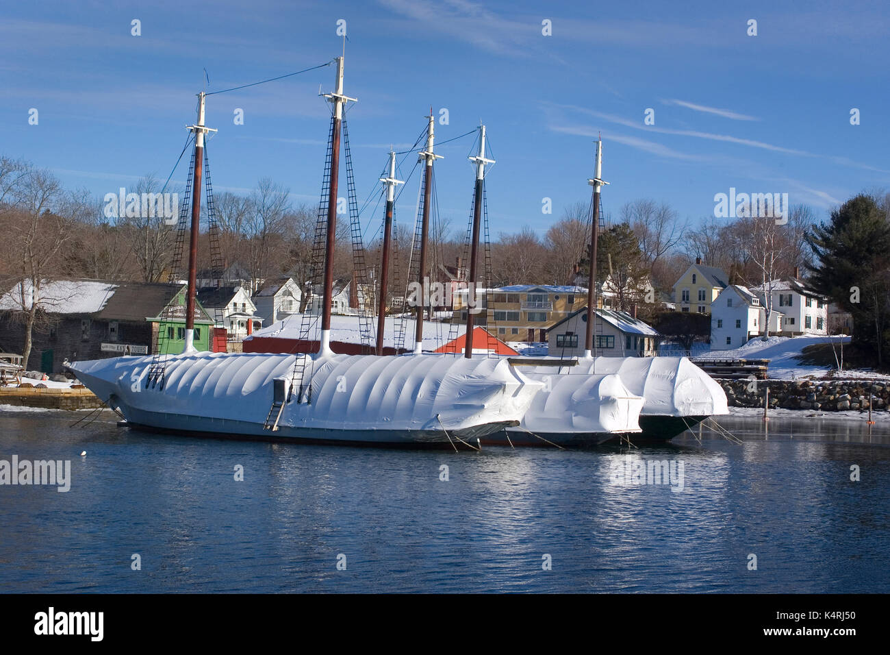 Windjammers in der Winterpause in Camden Harbor, Camden, Maine Stockfoto