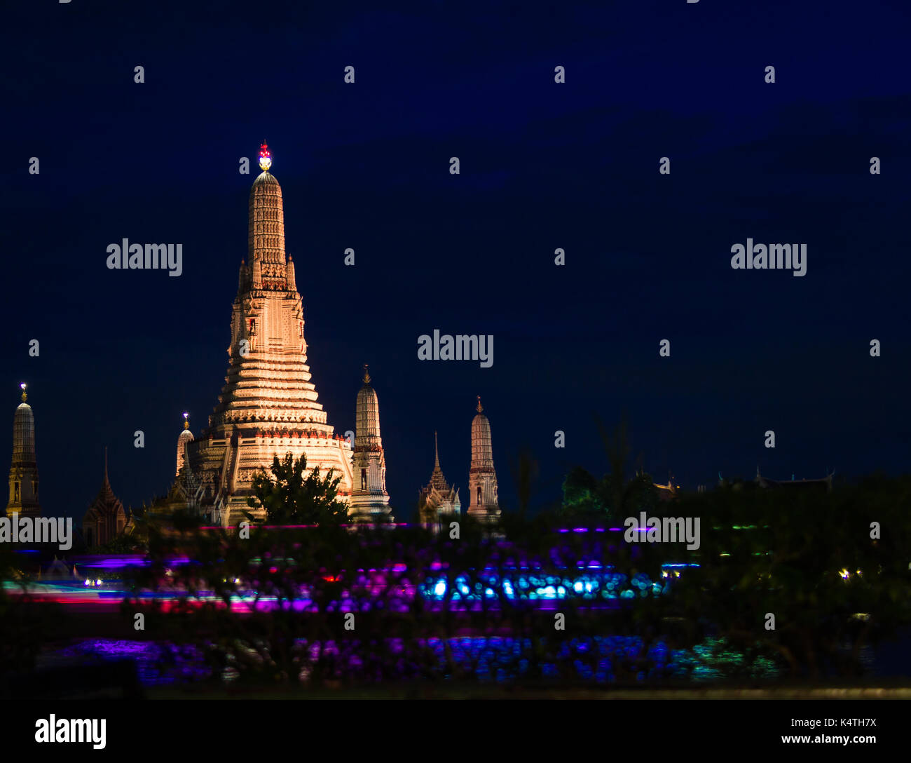 Willkommen bei der Wat Arun's Night View Stockfoto