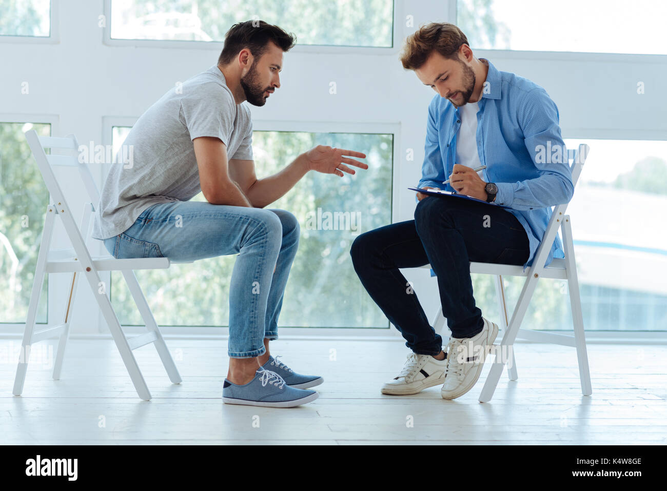 Hübscher junger Mann, persönliche Probleme Stockfoto