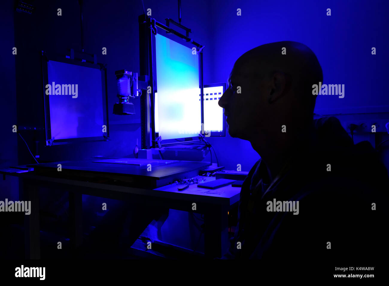 Die erweiterte Spectral Imaging Geräte zum Scannen und fotografieren die Schriftrollen vom Toten Meer mit sowohl in Farbe als auch Imaging innerhalb des sichtbaren Lichtspektrums und infra-rot zu zeigen Schreiben in geschädigte Bereiche innerhalb der Israel Antiquities Authority Erhaltung Labor im Israel Museum in Jerusalem Israel Stockfoto