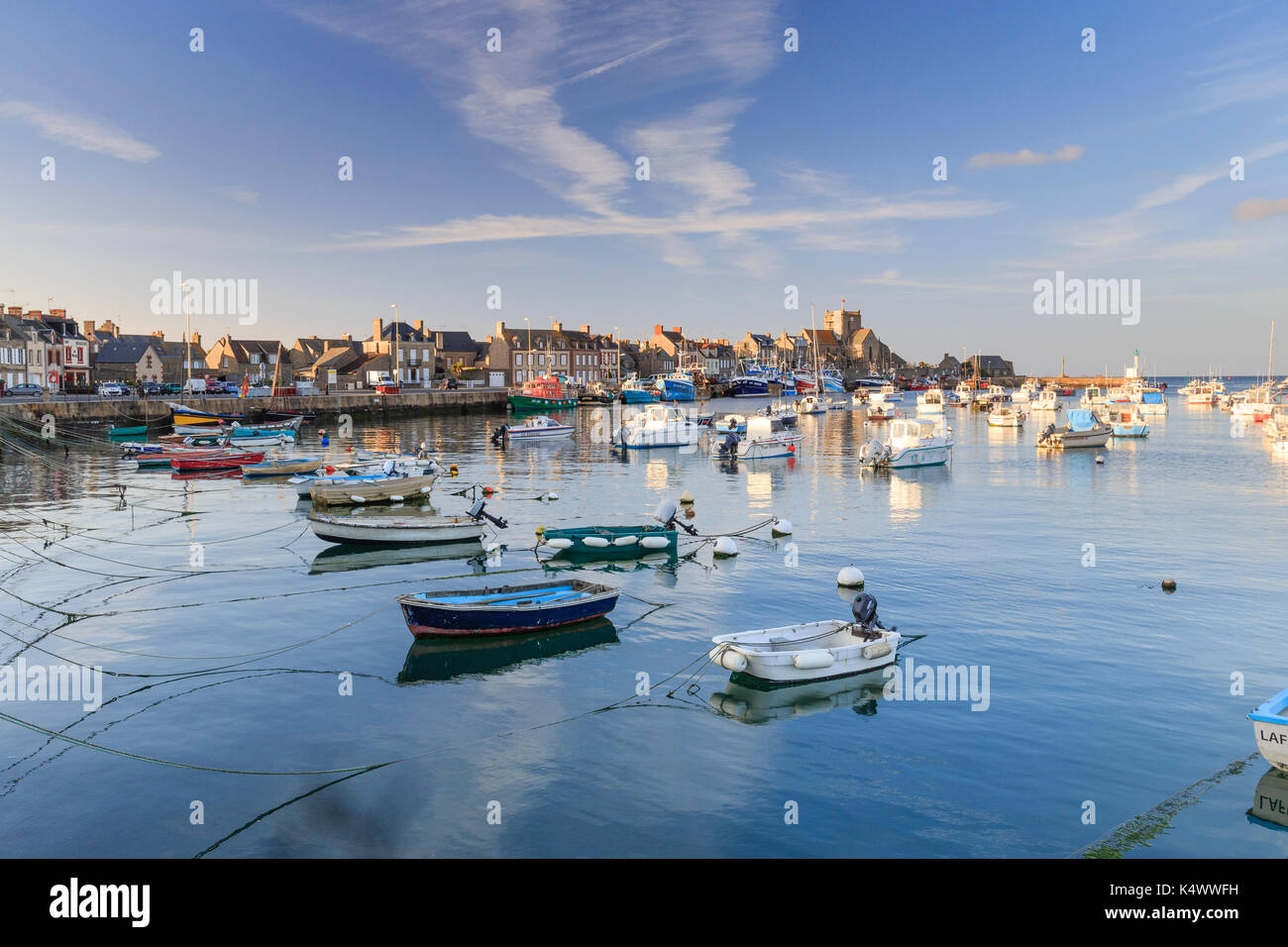 France, Manche (50), Cotentin, Barfleur, labellisé Les Plus Beaux Villages de France, le Port de pêche // France, Manche, Cotentin Peninsula, Barfleur Stockfoto