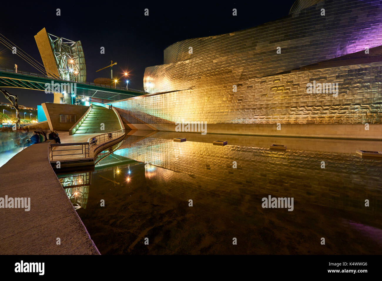 Guggenheim Museum bei Nacht mit spektakulären Licht, Bilbao, Vizcaya, Baskenland, Spanien, Europa Stockfoto