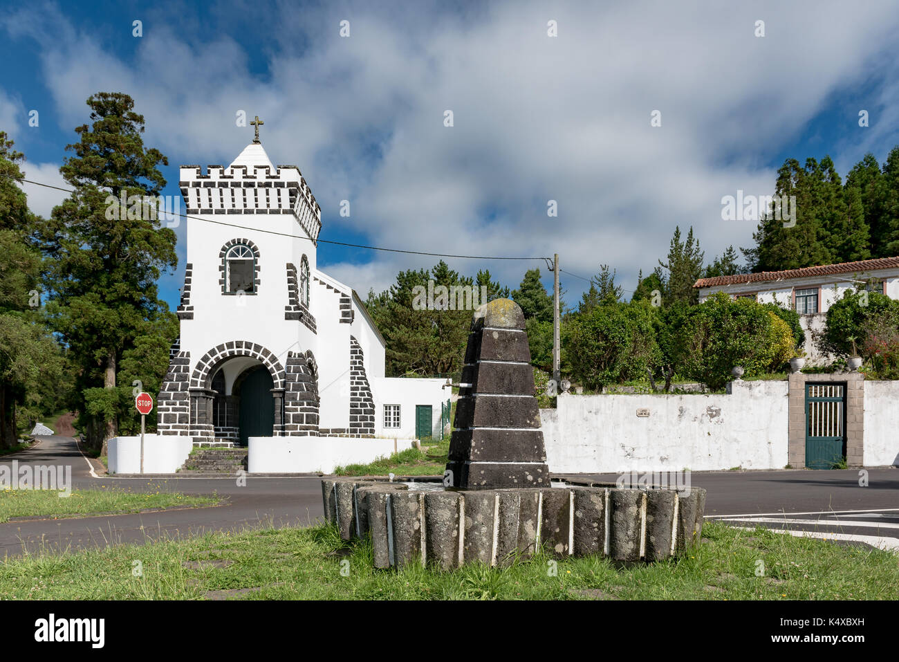 Kirche, reserva Natural Caldeira do Faial, Azoren, Portugal Stockfoto