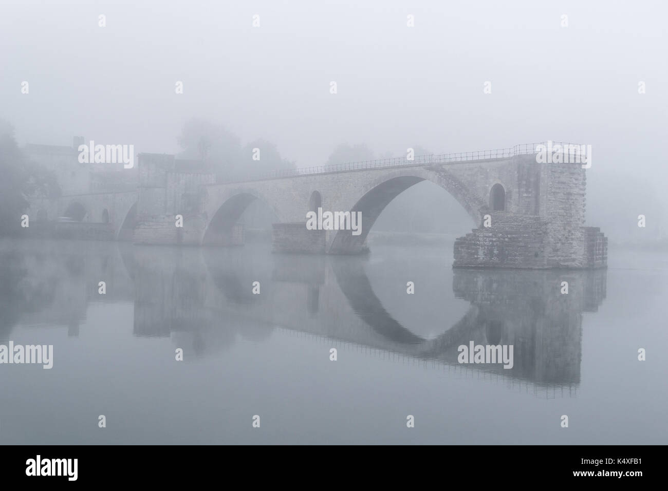Foggy Avignon - Frankreich Stockfoto